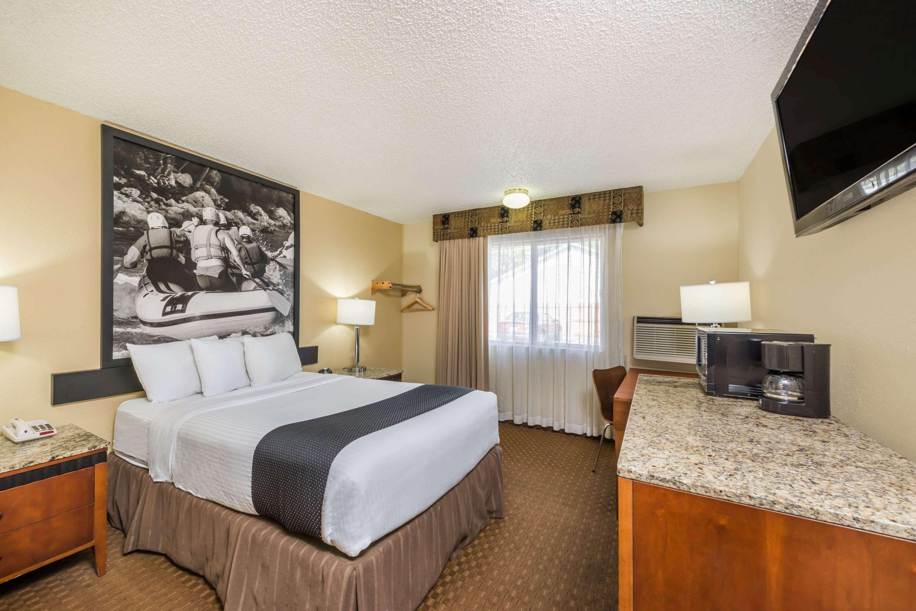 Super 8 By Wyndham Canon City Exterior photo