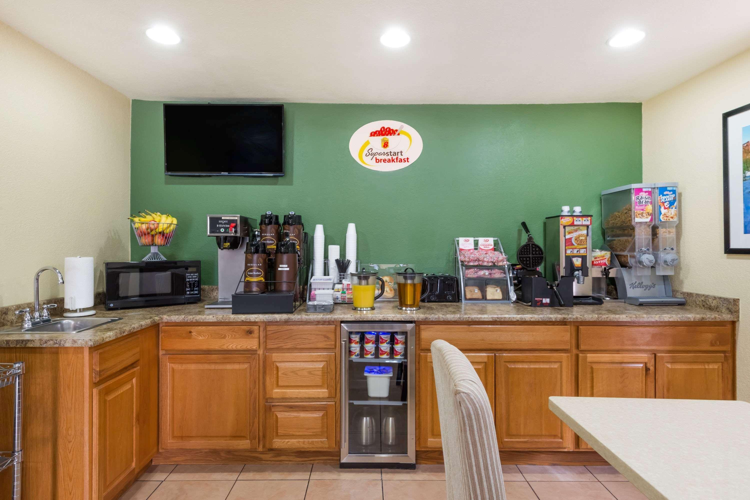 Super 8 By Wyndham Canon City Exterior photo