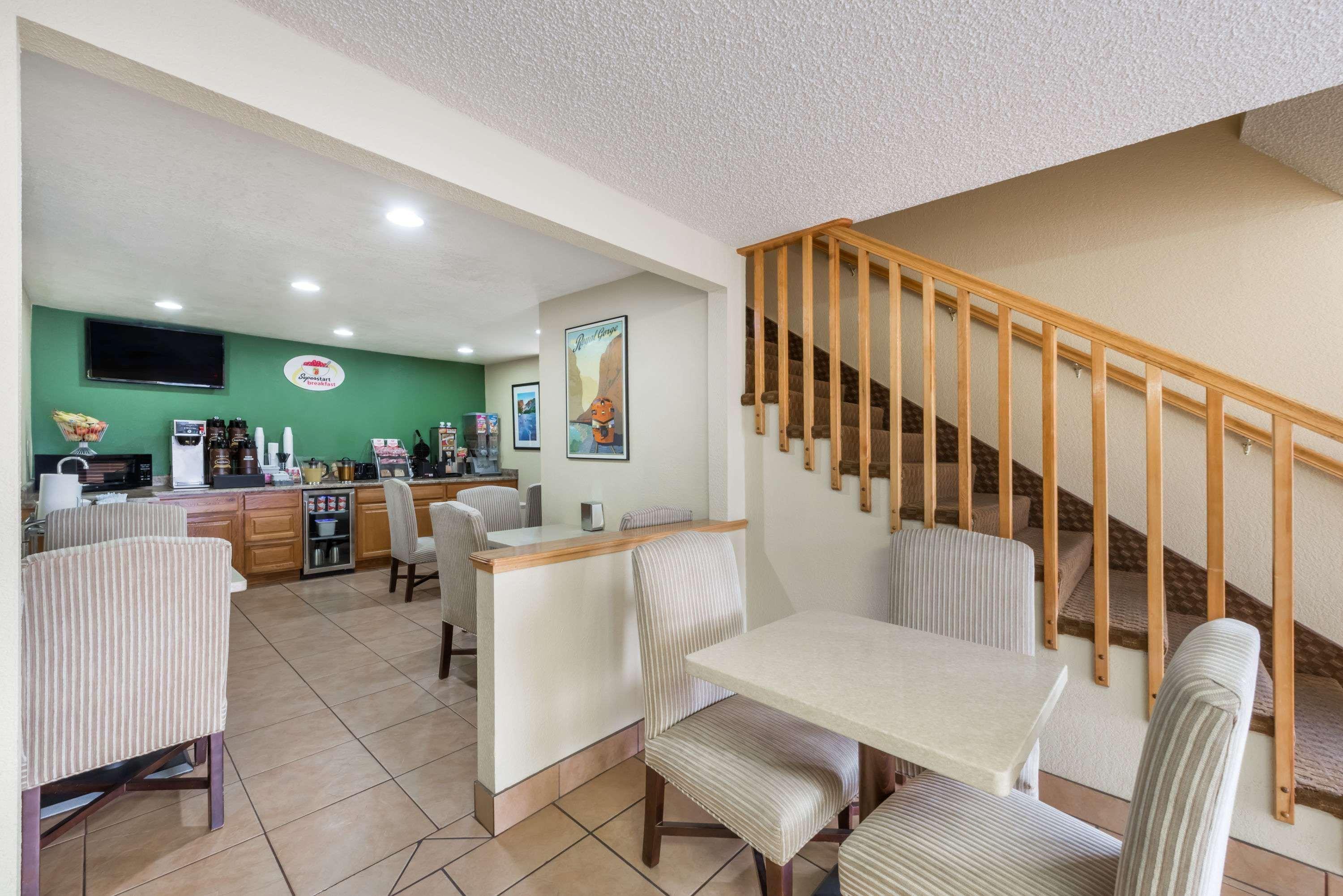 Super 8 By Wyndham Canon City Exterior photo
